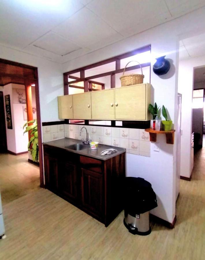 Airport Traveler'S Home. Alajuela Extérieur photo
