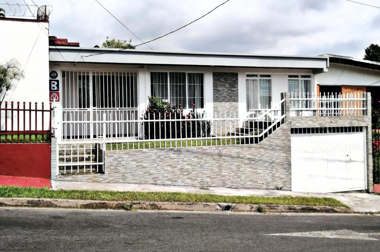 Airport Traveler'S Home. Alajuela Extérieur photo